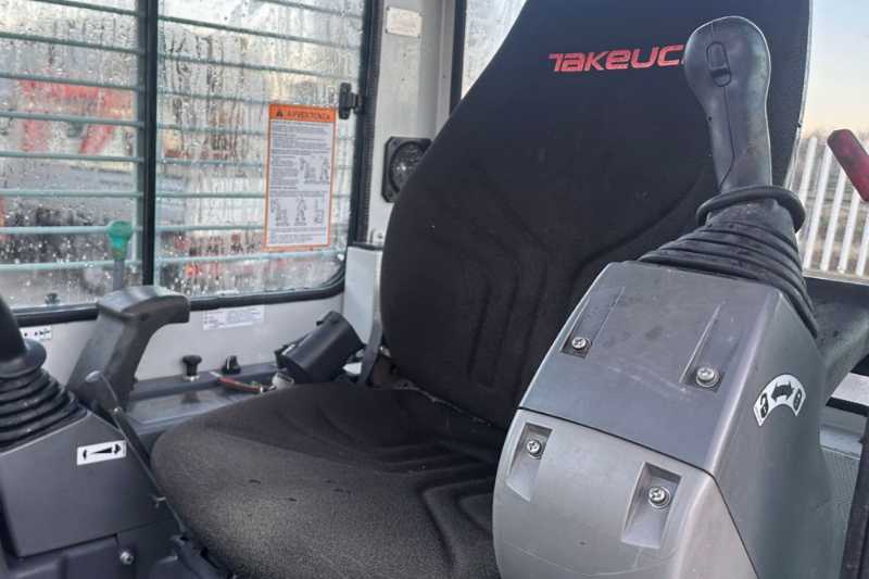 OmecoHub - Immagine TAKEUCHI TB138FR